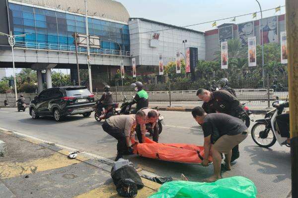 Kecelakaan Maut di Pondok Indah, Pemotor Tewas Tabrak Pembatas Jalan Underpass Kecelakaan Maut di Pondok Indah, Pemotor Tewas Tabrak Pembatas Jalan Underpass