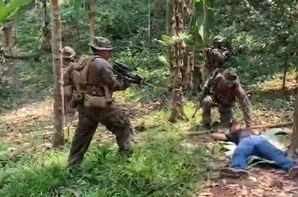 Marinir 4 Negara Asah Taktik Tempur di Hutan Lampung Marinir 4 Negara Asah Taktik Tempur di Hutan Lampung