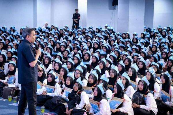 Menteri UMKM Ajak Mahasiswa Ubah Masalah Sekitar Jadi Peluang Usaha, Ini Caranya Menteri UMKM Ajak Mahasiswa Ubah Masalah Sekitar Jadi Peluang Usaha, Ini Caranya