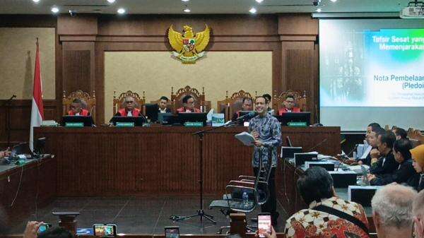 Pleidoi Nadiem Makarim: Dari Bintang Mahaputera ke Jeruji Besi Pleidoi Nadiem Makarim: Dari Bintang Mahaputera ke Jeruji Besi