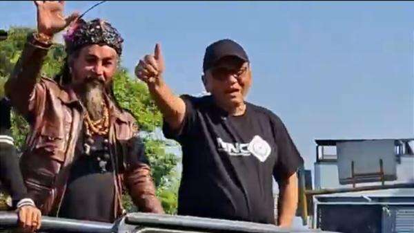 Seru Banget! Limbad Ikut Pawai Artis di Road To Kilau Raya MNCTV HUT Pati ke-703 Seru Banget! Limbad Ikut Pawai Artis di Road To Kilau Raya MNCTV HUT Pati ke-703