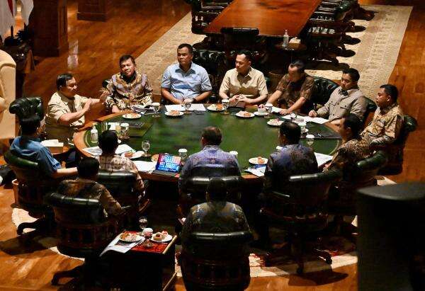 Prabowo Pimpin Ratas Evaluasi Penanganan Karhutla dan Gempa NTT di Hambalang Prabowo Pimpin Ratas Evaluasi Penanganan Karhutla dan Gempa NTT di Hambalang