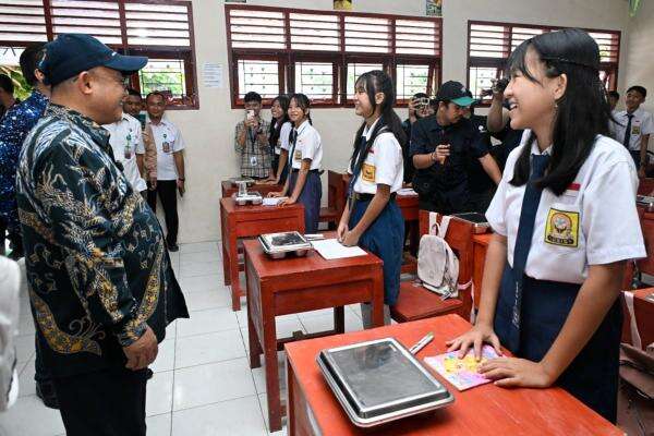 Transformasi Pendidikan 3T: Dari Ruang Kelas Baru hingga Pembelajaran Digital Transformasi Pendidikan 3T: Dari Ruang Kelas Baru hingga Pembelajaran Digital