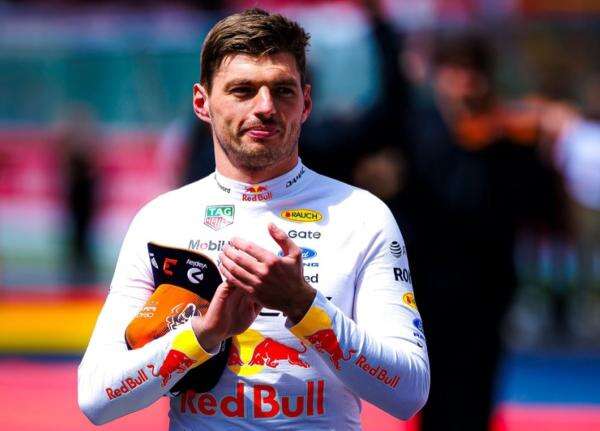 Max Verstappen Resmi Perpanjang Kontrak di Red Bull hingga 2030, Gaji Fantastis Jadi Sorotan! Max Verstappen Resmi Perpanjang Kontrak di Red Bull hingga 2030, Gaji Fantastis Jadi Sorotan!