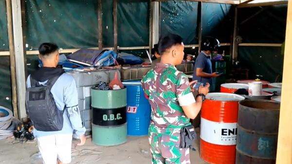 Aktivitas Mencurigakan, Gudang Minyak Tanah di Magetan Digerebek Kodim 0804 Magetan Aktivitas Mencurigakan, Gudang Minyak Tanah di Magetan Digerebek Kodim 0804 Magetan
