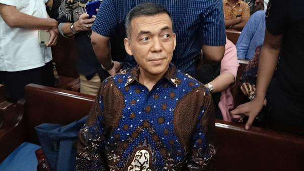 Silmy Karim Didakwa Terima Rp1,2 Miliar dalam Kasus Dugaan Pemerasan Izin Tinggal WNA Silmy Karim Didakwa Terima Rp1,2 Miliar dalam Kasus Dugaan Pemerasan Izin Tinggal WNA