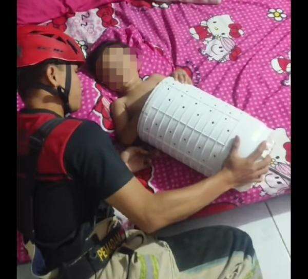 Viral! Bocah Terjebak di Tabung Mesin Cuci Sampai Telepon Damkar, Netizen Malah Ngakak Viral! Bocah Terjebak di Tabung Mesin Cuci Sampai Telepon Damkar, Netizen Malah Ngakak