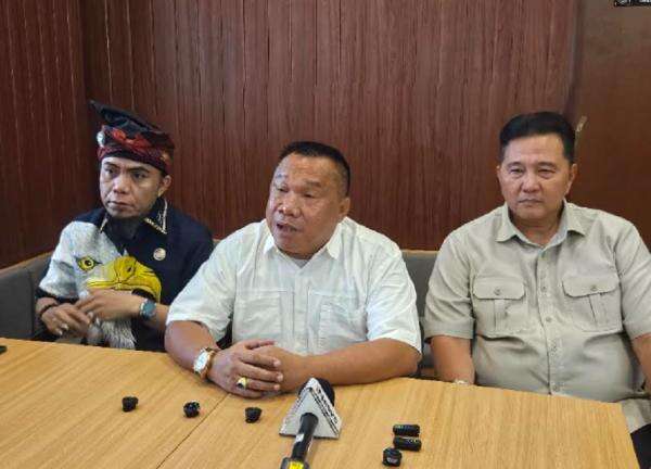 Relawan Prabowo Desak KPU Bertanggung Jawab soal Polemik Syarat Pendidikan Gibran Relawan Prabowo Desak KPU Bertanggung Jawab soal Polemik Syarat Pendidikan Gibran
