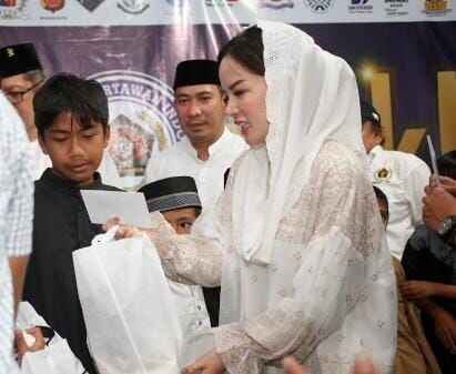 Fetty Anggraenidini Santuni 200 Anak Yatim di PWI Kota Bogor, Wujud Sinergi dan Kepedulian Sosial Fetty Anggraenidini Santuni 200 Anak Yatim di PWI Kota Bogor, Wujud Sinergi dan Kepedulian Sosial