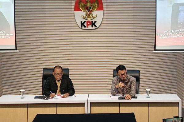 Breaking News: KPK Tetapkan Rektor-Warek Unsoed Tersangka Pemerasan Penerimaan Mahasiswa Baru Breaking News: KPK Tetapkan Rektor-Warek Unsoed Tersangka Pemerasan Penerimaan Mahasiswa Baru
