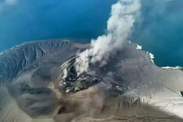 Gunung Anak Krakatau Erupsi Malam Ini, PVMBG: Sudah 7 Kali Sejak Sore Hari Gunung Anak Krakatau Erupsi Malam Ini, PVMBG: Sudah 7 Kali Sejak Sore Hari