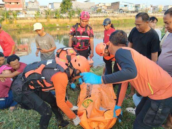 Pemuda yang Terbawa Arus di Kali BKB Ditemukan Tewas, Terseret Sejauh 1,5 Km Pemuda yang Terbawa Arus di Kali BKB Ditemukan Tewas, Terseret Sejauh 1,5 Km