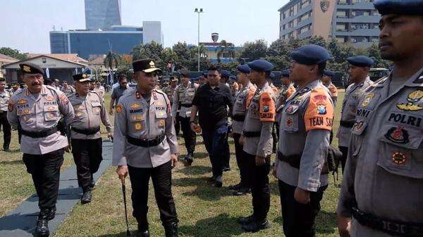 Polda Jatim Kerahkan Pasukan BKO untuk Padamkan Karhutla di 9 Wilayah Polda Jatim Kerahkan Pasukan BKO untuk Padamkan Karhutla di 9 Wilayah