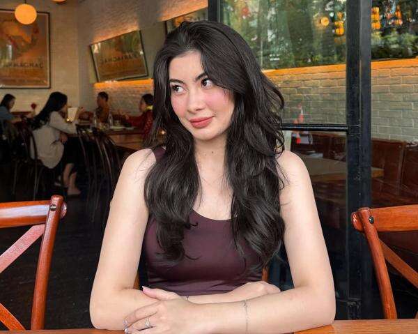 Gaya Gemas Inka Andestha Pakai Mini Skirt, Pesona WAGs Persija Jakarta yang Curi Perhatian Gaya Gemas Inka Andestha Pakai Mini Skirt, Pesona WAGs Persija Jakarta yang Curi Perhatian