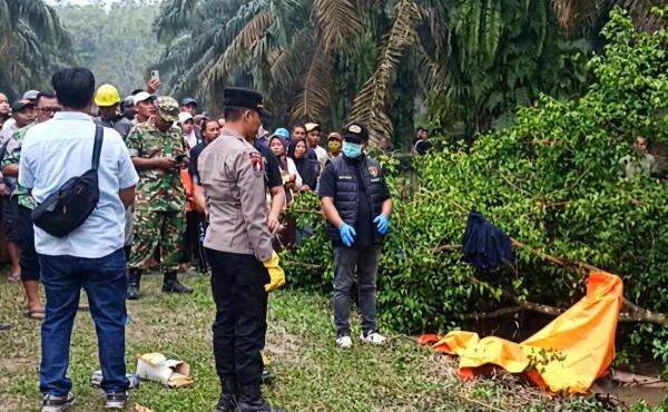 Heboh! Jasad Pria dalam Karung Ditemukan di Kebun Sawit, Diduga Korban Pembunuhan Sadis Heboh! Jasad Pria dalam Karung Ditemukan di Kebun Sawit, Diduga Korban Pembunuhan Sadis