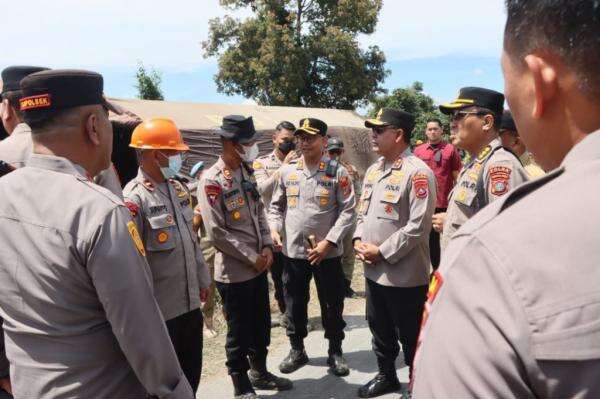 Gunung Sinabung Erupsi, Polda Sumut Kerahkan 176 Personel Bantu Warga Terdampak Gunung Sinabung Erupsi, Polda Sumut Kerahkan 176 Personel Bantu Warga Terdampak