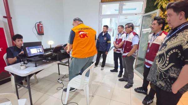 OJK Serahkan Tersangka dan Barang Bukti Kasus Asuransi Jiwa Prolife ke Kejaksaan Negeri Jaksel OJK Serahkan Tersangka dan Barang Bukti Kasus Asuransi Jiwa Prolife ke Kejaksaan Negeri Jaksel