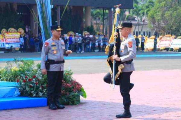 Terima Tongkat Estafet! Irjen Hendra Kurniawan Jabat Kapolda Banten Gantikan Irjen Hengki Terima Tongkat Estafet! Irjen Hendra Kurniawan Jabat Kapolda Banten Gantikan Irjen Hengki