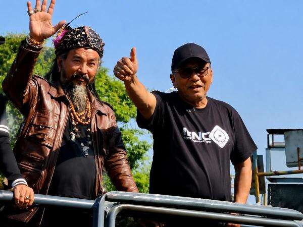 Limbad Sapa Warga Pati Lewat Pawai Artis Road to Kilau Raya Limbad Sapa Warga Pati Lewat Pawai Artis Road to Kilau Raya