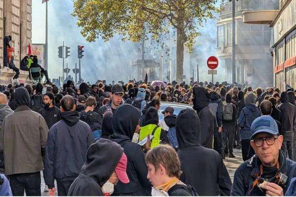 Prancis Rusuh Lagi, Hampir 1.000 Demonstran Ditangkap saat Protes Biaya Hidup Prancis Rusuh Lagi, Hampir 1.000 Demonstran Ditangkap saat Protes Biaya Hidup