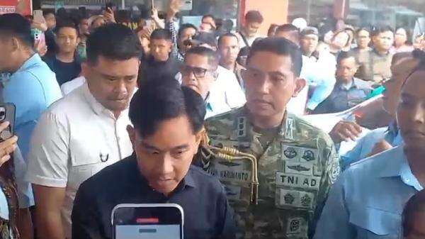 Saya minta maaf bu, wapres Gibran diprotes ortu korban keracunan MBG di Karo, Kunjungi Korban Keracunan MBG di Karo, Gibran Pastikan Negara Tanggung Biaya Pengobatan