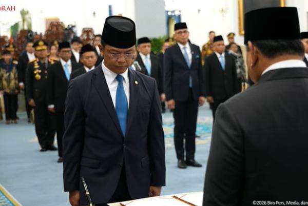 Sugiono Resmi Dilantik jadi Menko PMK Gantikan Pratikno Sugiono Resmi Dilantik jadi Menko PMK Gantikan Pratikno