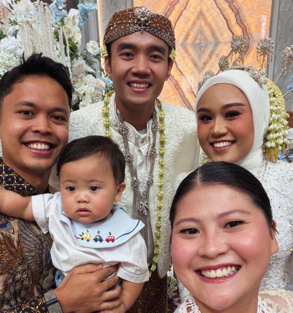 Resmi Menikah! Potret Pasangan Pebulu Tangkis Aurum Oktavia Winata dan Bagas Maulana di Hari Bahagia Resmi Menikah! Potret Pasangan Pebulu Tangkis Aurum Oktavia Winata dan Bagas Maulana di Hari Bahagia