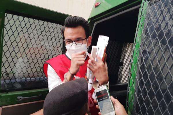 Polisi Usut Asal-usul Airsoft Gun yang Dipamerkan Adam Deni saat Ngamuk di Ruko Jakut Polisi Usut Asal-usul Airsoft Gun yang Dipamerkan Adam Deni saat Ngamuk di Ruko Jakut