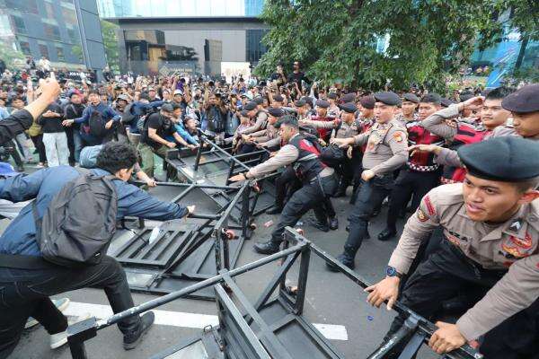 Pemprov DKI Bantah CCTV Bundaran HI Mati Saat Aksi Demonstrasi Mahasiswa Pemprov DKI Bantah CCTV Bundaran HI Mati Saat Aksi Demonstrasi Mahasiswa