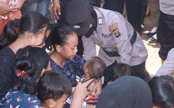 Aksi Simpatik Polisi Wanita di PTPN I Regional 7 Desa Sidosari Aksi Simpatik Polisi Wanita di PTPN I Regional 7 Desa Sidosari