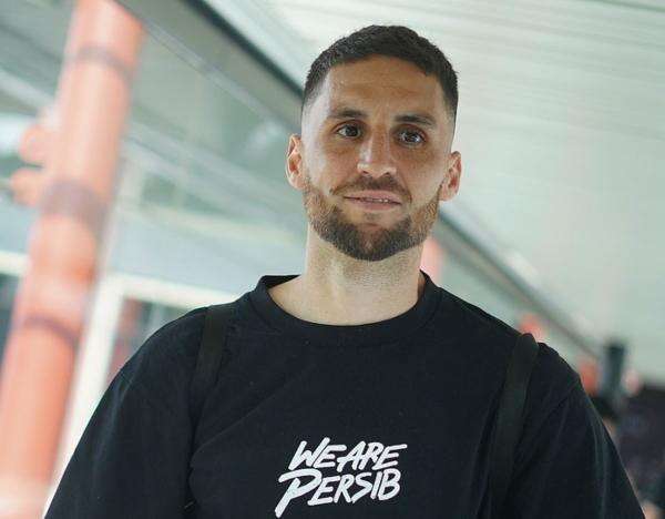 Mudik ke Argentina, Bintang Persib Bandung Luciano Guaycochea Pilih Recharge Energi Bareng Keluarga Mudik ke Argentina, Bintang Persib Bandung Luciano Guaycochea Pilih Recharge Energi Bareng Keluarga