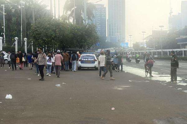 Demo di DPR RI Selesai, Massa Bubarkan Diri Secara Tertib Demo di DPR RI Selesai, Massa Bubarkan Diri Secara Tertib