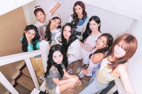 TWICE Rayakan 11 Tahun Berkarya, Hanya 750 Fans Bisa Bertemu Langsung TWICE Rayakan 11 Tahun Berkarya, Hanya 750 Fans Bisa Bertemu Langsung