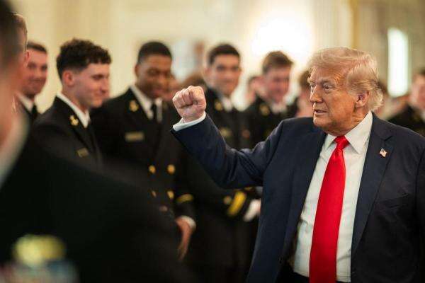 Trump Umumkan Tarif 100 Persen untuk Obat Generik, Berlaku pada 2028 Trump Umumkan Tarif 100 Persen untuk Obat Generik, Berlaku pada 2028