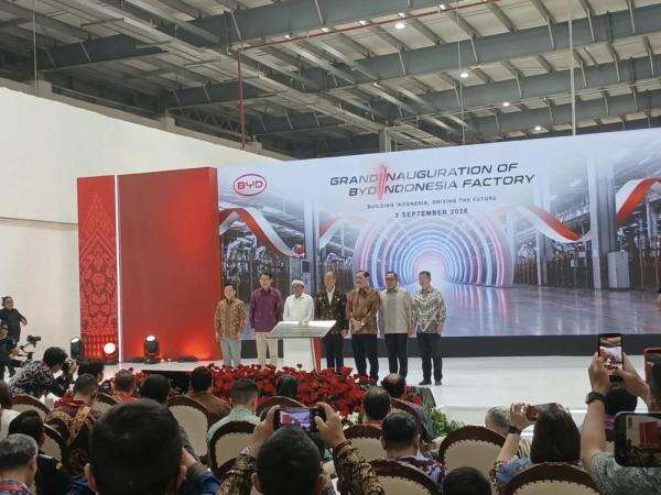 BYD Resmikan Pabrik di Subang dengan Kapasitas Produksi 150 Ribu Unit per Tahun, Investasinya Rp16 Triliun BYD Resmikan Pabrik di Subang dengan Kapasitas Produksi 150 Ribu Unit per Tahun, Investasinya Rp16 Triliun