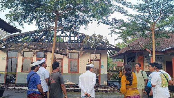 Kebakaran Hanguskan Sejumlah Ruangan SDN 2 Batuan Gianyar Kebakaran Hanguskan Sejumlah Ruangan SDN 2 Batuan Gianyar