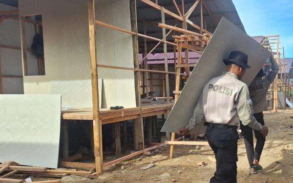 Polisi Bangun 100 Huntara untuk Warga Terdampak Bencana Padang Polisi Bangun 100 Huntara untuk Warga Terdampak Bencana Padang
