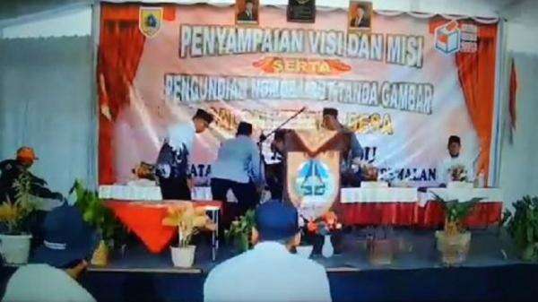 Pilkades Berujung Duka, Ketua BPD Kalirandu Pemalang Tiba-Tiba Ambruk saat Sambutan Pilkades Berujung Duka, Ketua BPD Kalirandu Pemalang Tiba-Tiba Ambruk saat Sambutan