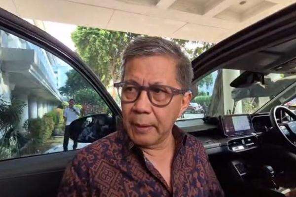 Rocky Gerung Hadiri Rapat Perdana Wantimpres, Bahas Putusan MK soal Gibran? Rocky Gerung Hadiri Rapat Perdana Wantimpres, Bahas Putusan MK soal Gibran?