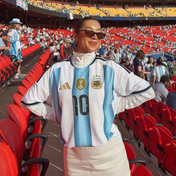 3 Potret Cantik Jennifer Bachdim Nonton Langsung Timnas Argentina vs Aljazair di Piala Dunia 2026 3 Potret Cantik Jennifer Bachdim Nonton Langsung Timnas Argentina vs Aljazair di Piala Dunia 2026