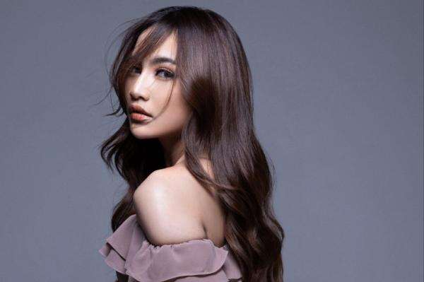 Bongkar Aturan di Industri Musik, Wendi Putranto Puji Etika Mahalini usai Rilis Ulang Percuma Bongkar Aturan di Industri Musik, Wendi Putranto Puji Etika Mahalini usai Rilis Ulang Percuma