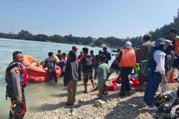KM Makmur Jaya Mati Mesin di Pulau Pari, 150 Penumpang Dievakuasi KM Makmur Jaya Mati Mesin di Pulau Pari, 150 Penumpang Dievakuasi