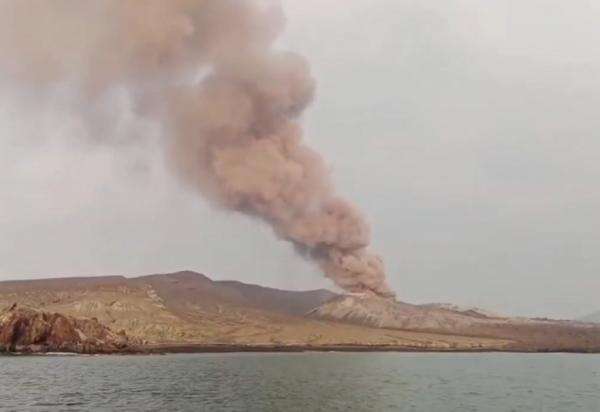 Gunung Anak Krakatau Siaga, Aktivitas Pelayaran di Selat Sunda Masih Normal Gunung Anak Krakatau Siaga, Aktivitas Pelayaran di Selat Sunda Masih Normal
