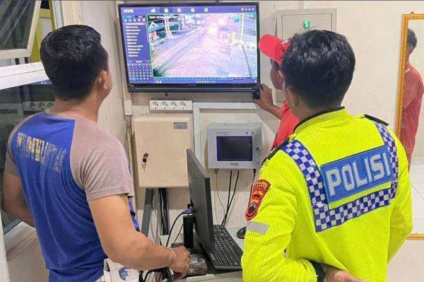 Kronologi 4 Orang Sekeluarga Tewas Kecelakaan di Sragen, Jatuh dari Motor lalu Ditabrak Mobil Kronologi 4 Orang Sekeluarga Tewas Kecelakaan di Sragen, Jatuh dari Motor lalu Ditabrak Mobil