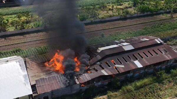 Gudang Mebel di Boyolali Terbakar, Bangunan Ludes Dilalap Api Gudang Mebel di Boyolali Terbakar, Bangunan Ludes Dilalap Api