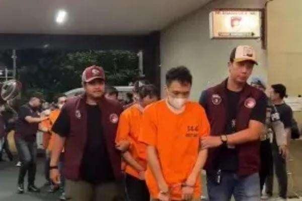 Bareskrim Tetapkan 10 Tersangka Laboratorium Sabu di Aceh, 2 Orang WNA China Bareskrim Tetapkan 10 Tersangka Laboratorium Sabu di Aceh, 2 Orang WNA China