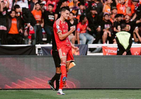 Hasil Babak Pertama Persija Jakarta vs Persib Bandung: Alexander Jeremejeff Cetak Gol, Macan Kemayoran Unggul 1-0 Hasil Babak Pertama Persija Jakarta vs Persib Bandung: Alexander Jeremejeff Cetak Gol, Macan Kemayoran Unggul 1-0