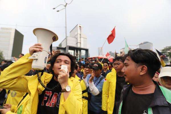 BEM UI Gelar Demo di Bundaran HI, Bawa Delapan Tuntutan BEM UI Gelar Demo di Bundaran HI, Bawa Delapan Tuntutan