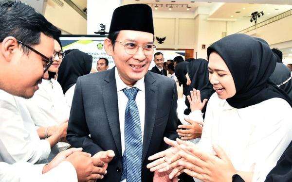 Pemerintah Bahas Nasib Tax Holiday untuk CATL dan IBC usai Investasi di Sektor Baterai EV Pemerintah Bahas Nasib Tax Holiday untuk CATL dan IBC usai Investasi di Sektor Baterai EV