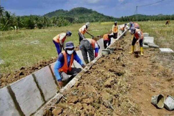 Atasi Bencana Kekeringan, Menteri Dody Siagakan Sumur Bor hingga Bendungan Atasi Bencana Kekeringan, Menteri Dody Siagakan Sumur Bor hingga Bendungan